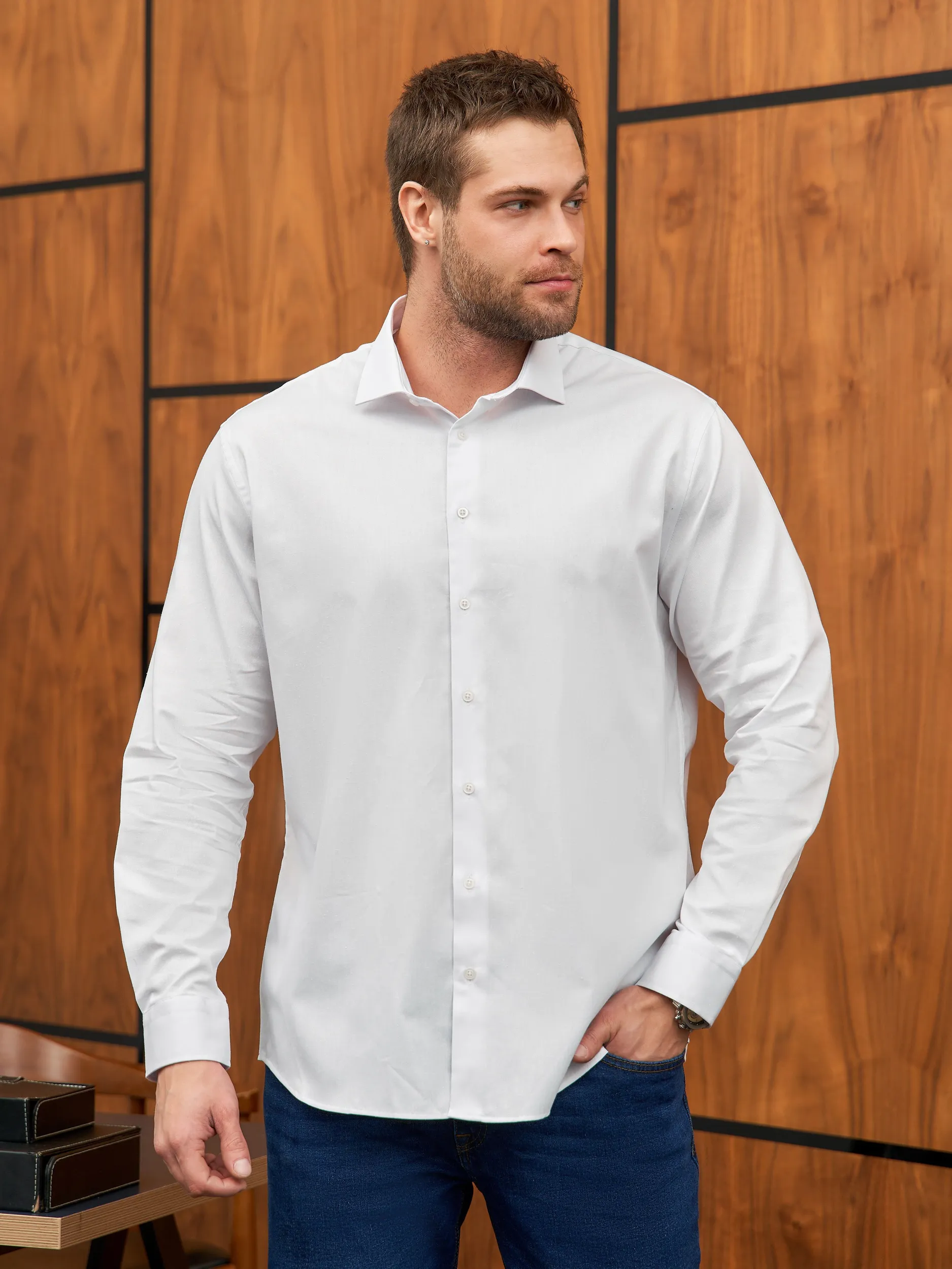 Белая рубашка — товар для виртуальной примерки